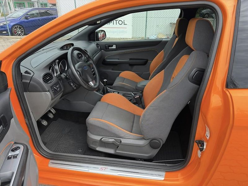Ford Focus ST 2.5i 166 kW - fotka 6 z 24