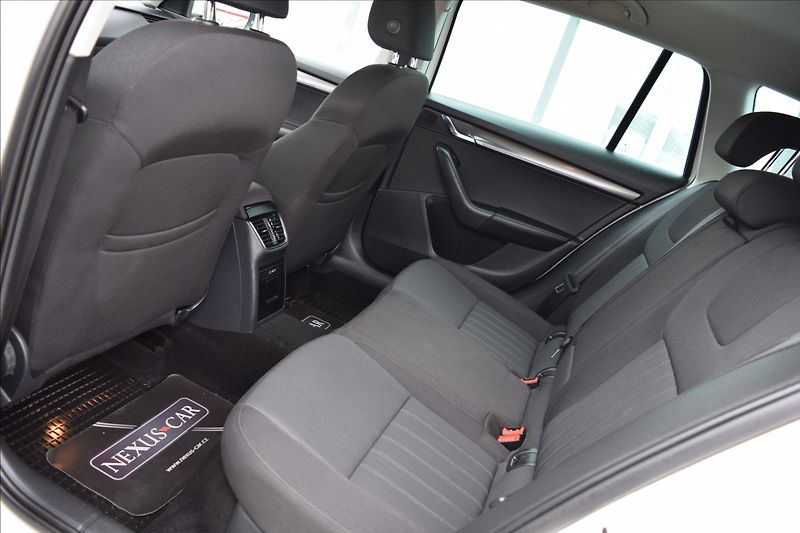 Škoda Octavia 1,6 TDI 85kw ALU KLIMA TAŽNÉ - fotka 17 z 48