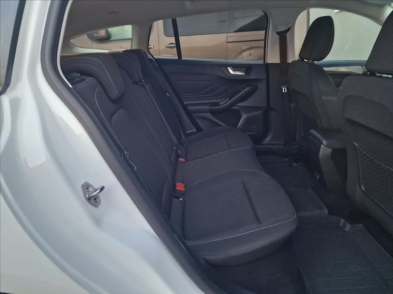Ford Focus 1.5TDCI Titanium,ČR,1.Majitel - fotka 15 z 46