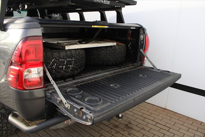 Toyota Hilux 2.4D4D 110kW EXPED. SPECIÁL ČR - fotka 12 z 24