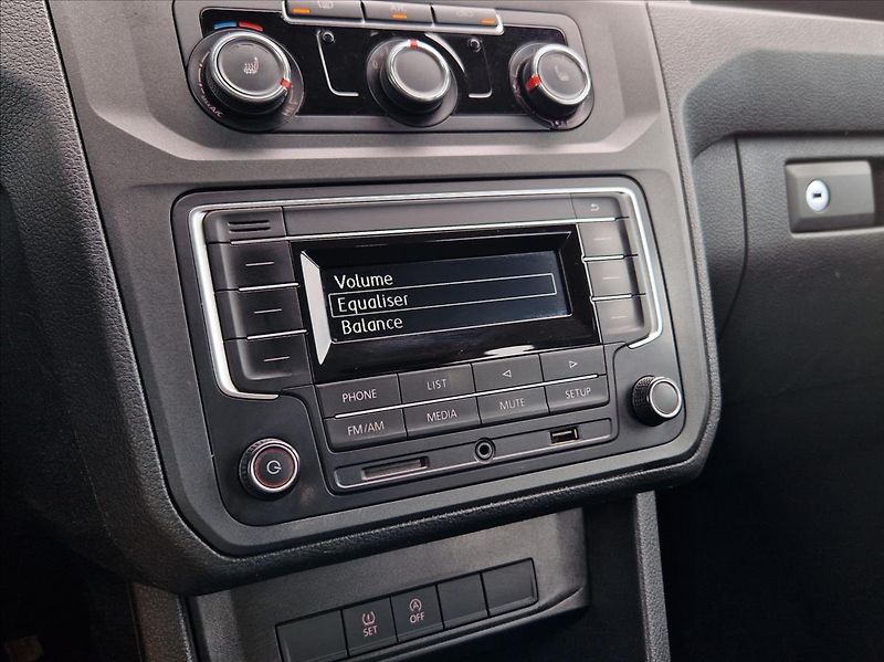 Volkswagen Caddy 1,0 TSI 75kW AC VÝHŘEV 5MÍST - fotka 26 z 32