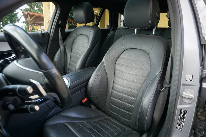Mercedes-Benz Třídy C (2017) C 400 4 MATIC - fotka 34 z 37