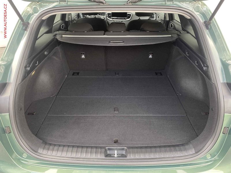 Kia Ceed (2023) 1.5 T-GDi SW, 1.maj,ČR, TOP - fotka 7 z 17