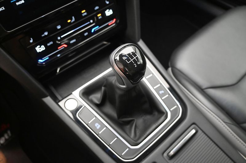 Volkswagen Arteon Shooting Brake 2,0 TDI 110 kW Elegance Záruka - fotka 22 z 32