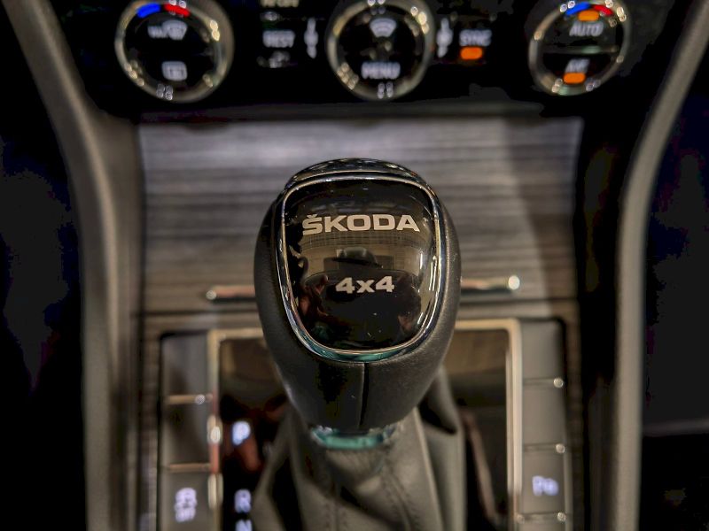 Škoda Superb (2024) 2.0 TDI 147 kW DSG 4x4 Style - fotka 18 z 31