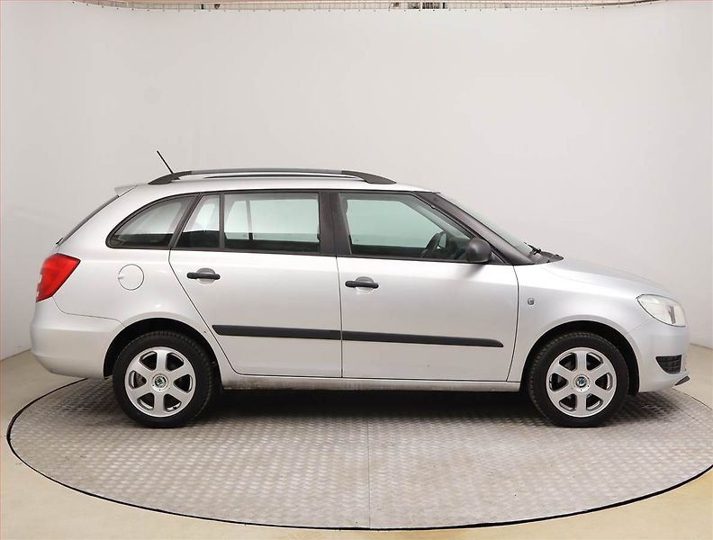Škoda Fabia (2012) 1.4 16V - fotka 6 z 15