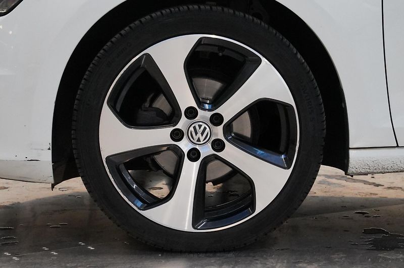 Volkswagen Golf - fotka 10 z 24