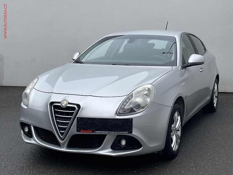 Alfa Romeo Giulietta (2011) 2.0 JTD, Distinctive, xenon - fotka 3 z 21