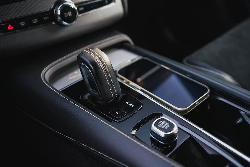 Volvo XC90 (2022) B5 AWD - fotka 24 z 28