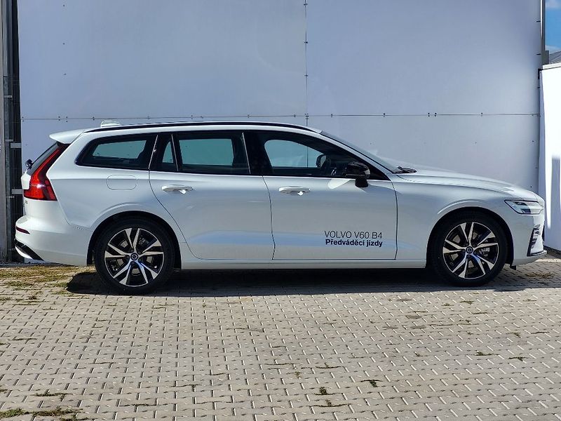 Volvo V60 PLUS DARK B4 FWD 145 kW - fotka 7 z 37