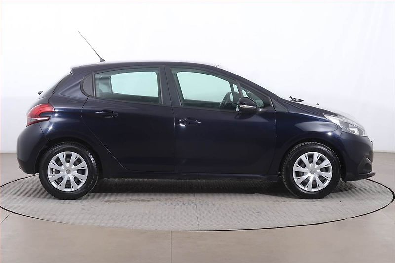 Peugeot 208 (2018) 1.2 PureTech, Serv.kniha - fotka 6 z 17