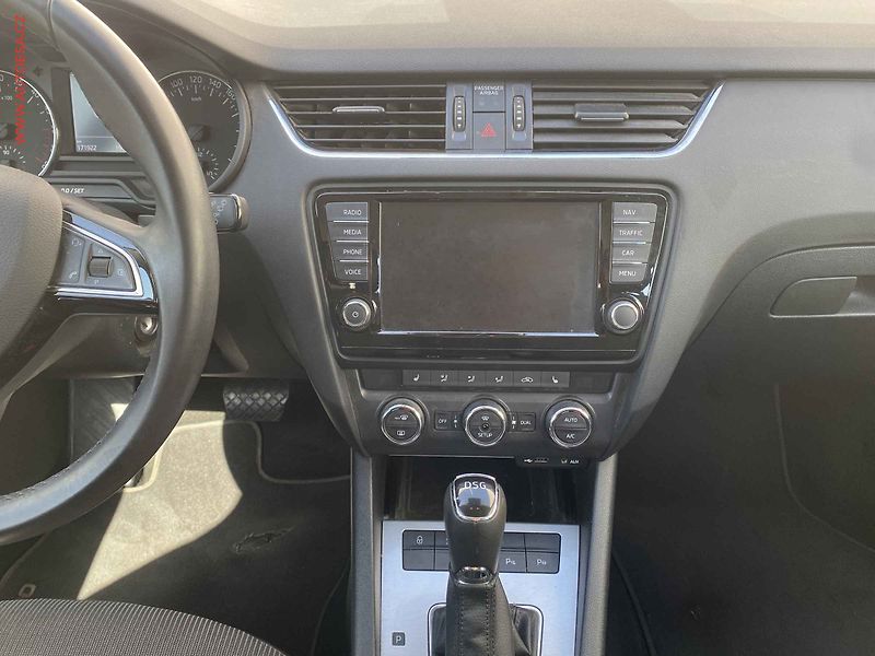 Škoda Octavia (2013) 1.6 TDi, Elegance, DSG - fotka 12 z 18