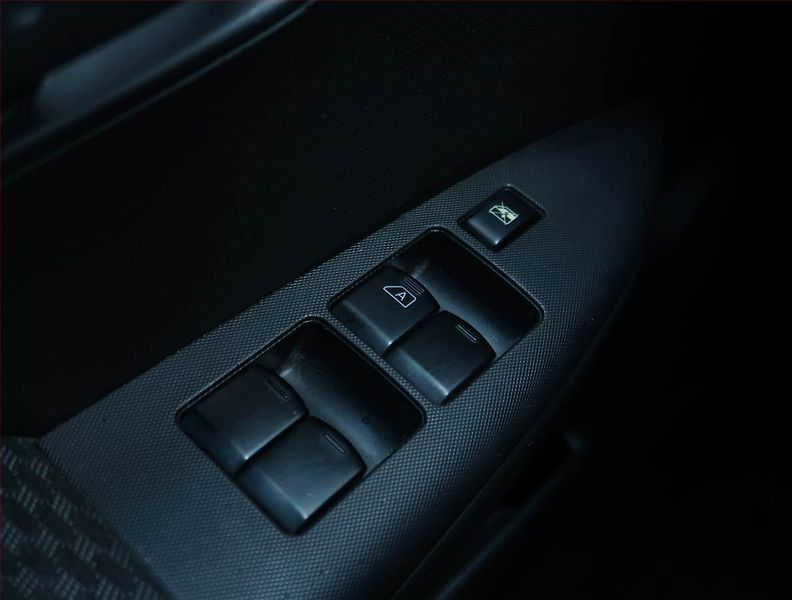 Nissan Note (2006) 1.4, servisované - fotka 16 z 18