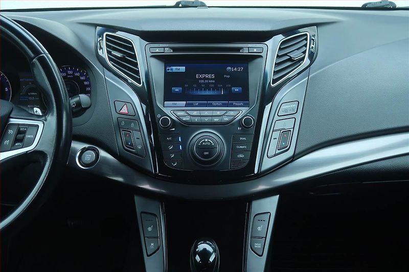 Hyundai i40 (2015) 1.7 CRDi, Automat, Serv.kniha - fotka 12 z 28