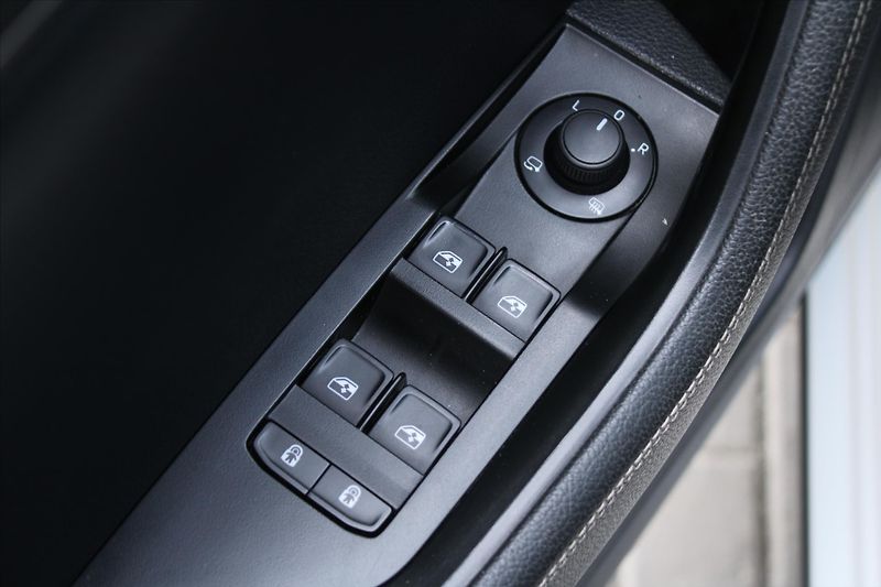 Škoda Superb 2.0 TDI SCOUT DSG ČR - fotka 30 z 31