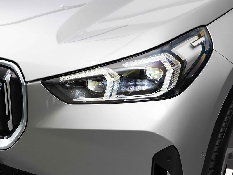 BMW iX1 xDrive30 - fotka 8 z 21
