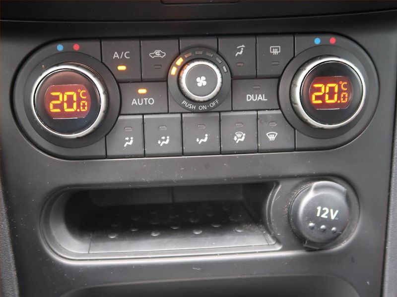 Nissan Qashqai (2013) 1.6 dCi, 4X4, Navi, Xenony - fotka 12 z 17