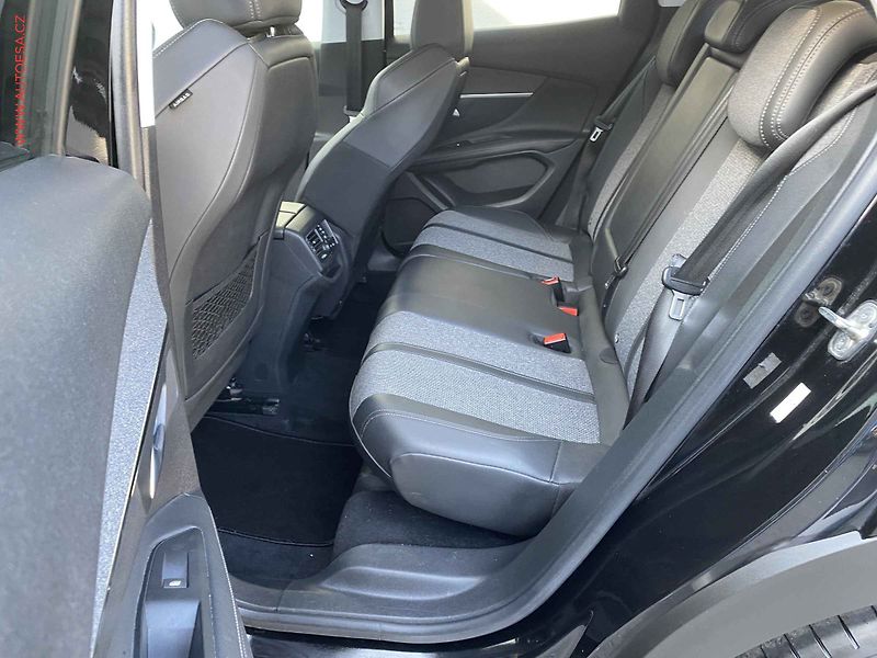 Peugeot 3008 (2020) 1.2 PT, Allure, navi, kamera - fotka 11 z 19
