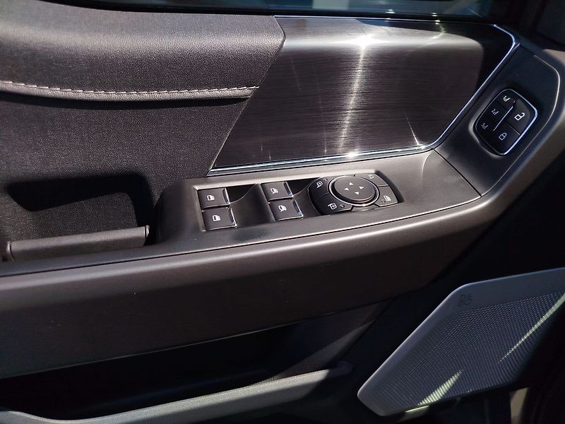 Ford F-150 (2026) Lariat 5,0 298 kW - fotka 32 z 37