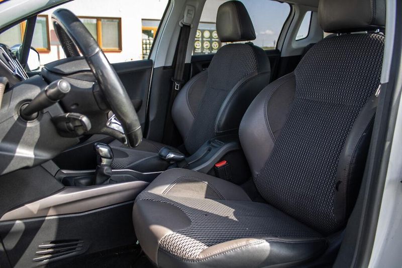 Peugeot 2008 (2014) 1.2 PureTech (60kW) - fotka 10 z 18