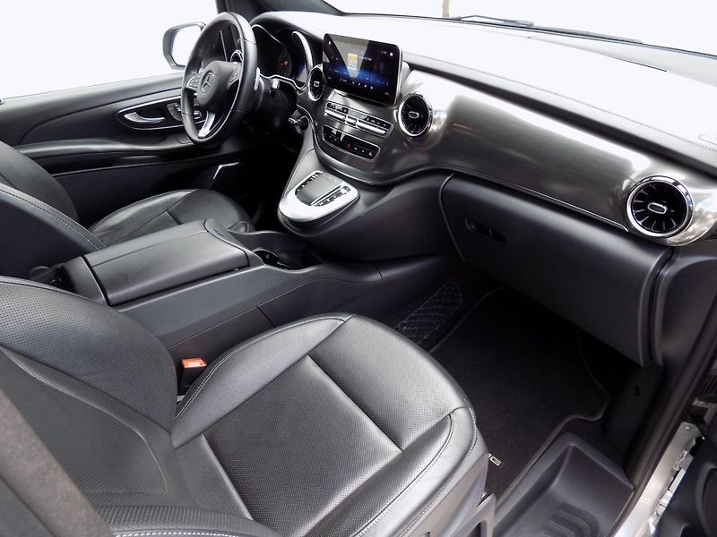 Mercedes-Benz Třídy V (2021) 300d/4Matic/Long/AMG/AirMatic/ - fotka 21 z 49
