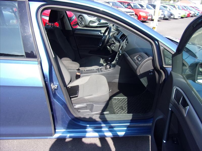 Volkswagen Golf 1,2 TSI  Variant  81kW ČR - fotka 9 z 26