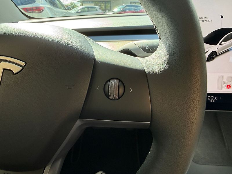 Tesla Model 3 Long Range AWD REZERVACE - fotka 30 z 38