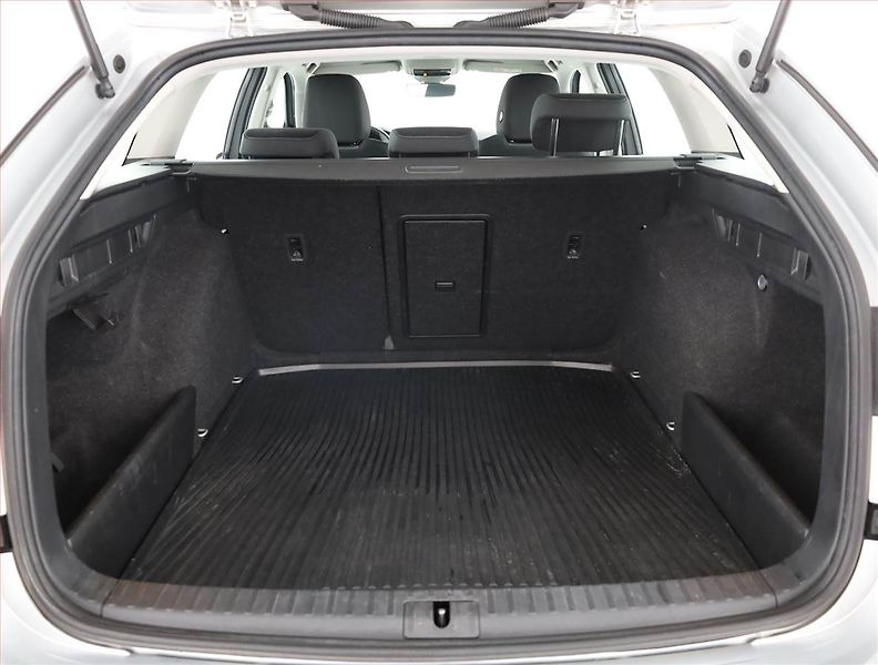 Škoda Octavia (2023) Ambition 2.0 TDI, ČR,1.maj - fotka 16 z 17