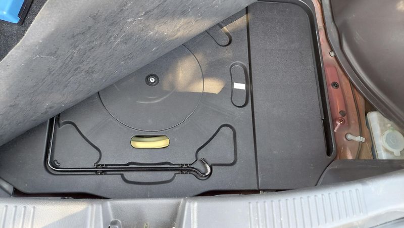 Mazda 323 (1996) - fotka 11 z 14