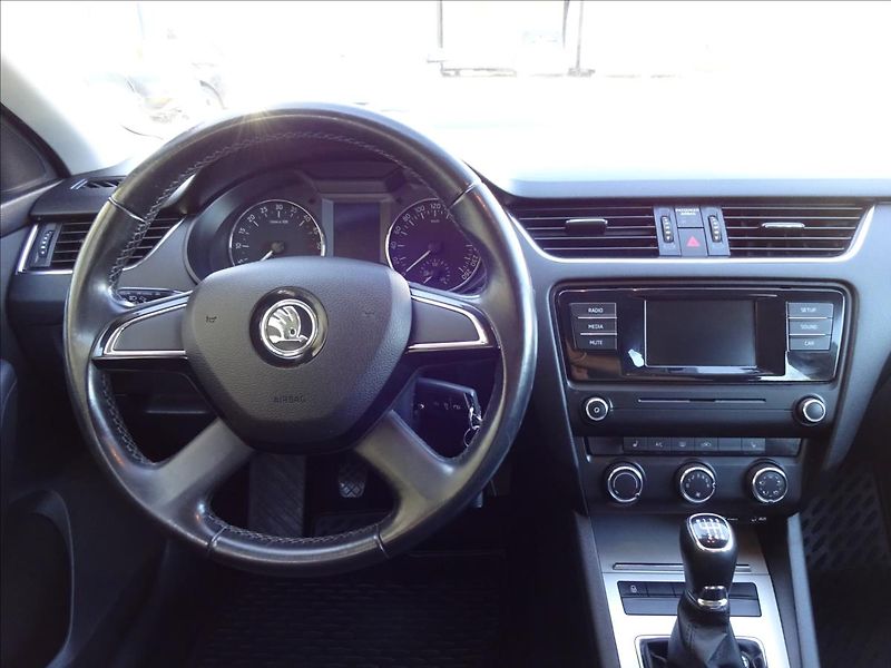 Škoda Octavia III 2,0 TDI 110kW COMBI - fotka 33 z 50
