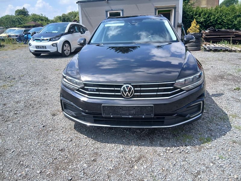 Volkswagen Passat GTE Plug-in hybrid, kůže - fotka 4 z 58