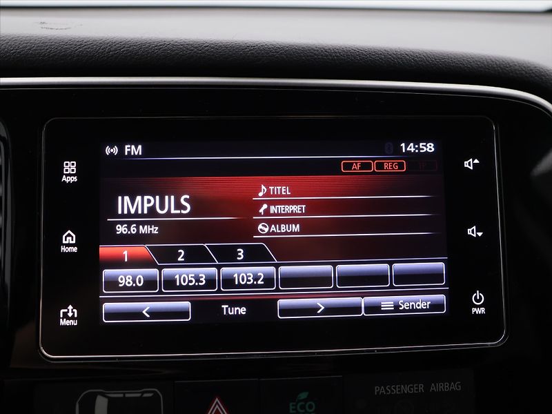 Mitsubishi Outlander 2,0 MIVEC 110kW Intense 4WD - fotka 21 z 34