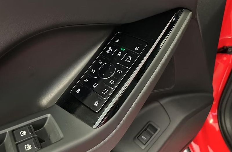 Audi Q6 e-tron Comfort 360kam Tech Plus Tažné - fotka 17 z 20