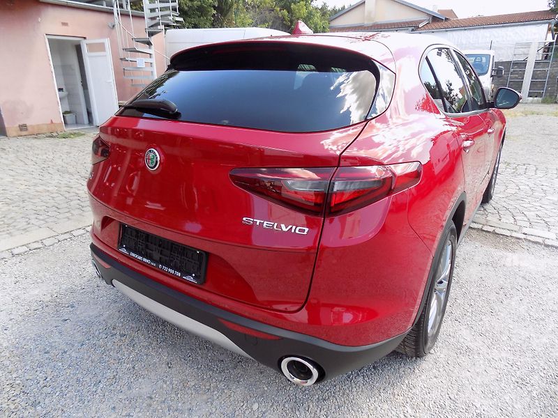 Alfa Romeo Stelvio 2,2 JTD 140 KW Q4 - fotka 11 z 40