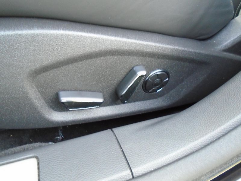 Ford Mondeo 2,0Tdci 140kW Vignale 8AT Navi - fotka 20 z 50