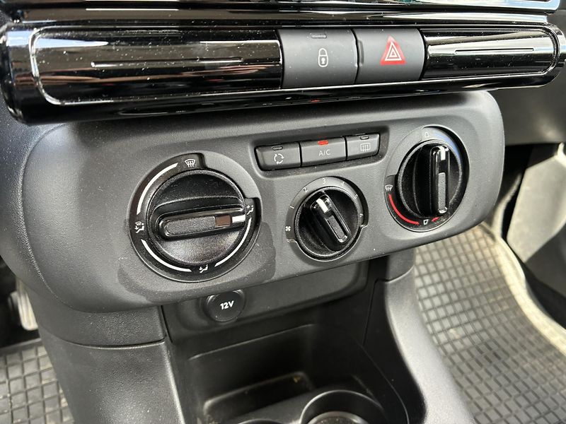 Citroën C3 1.2 PureTech 83k Shine - fotka 18 z 21