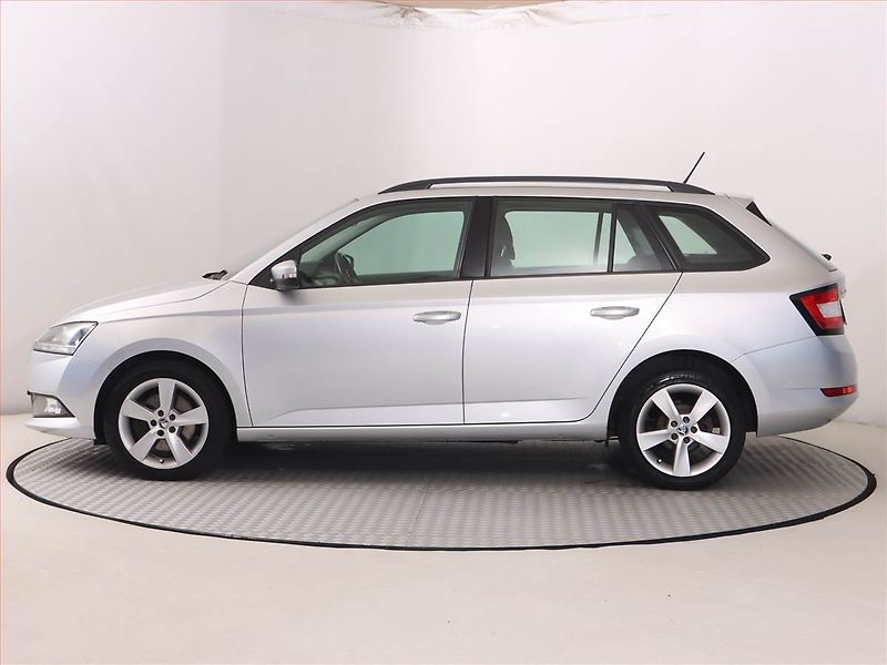 Škoda Fabia (2019) Style 1.0 TSI, Serv.kniha - fotka 3 z 23