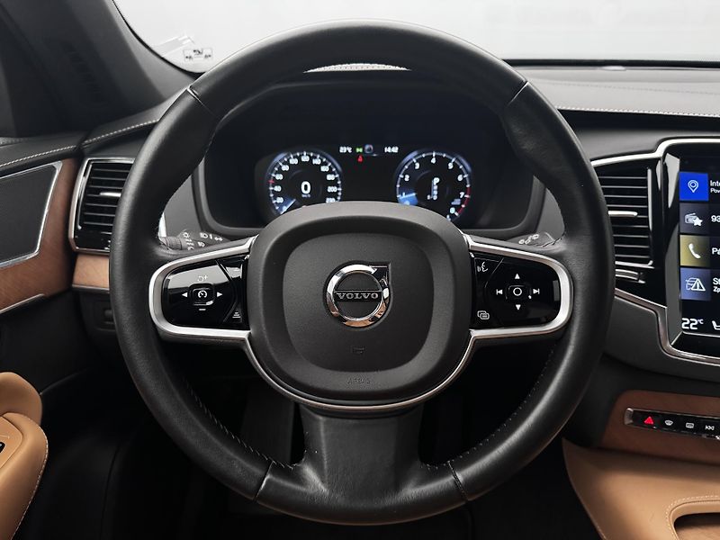 Volvo XC90 T6 AWD INSCRIPTION REZERVACE - fotka 4 z 47