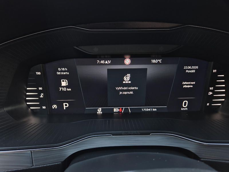 Škoda Superb Combi 2,0TDi DSG 110kw 17ALU - fotka 27 z 44
