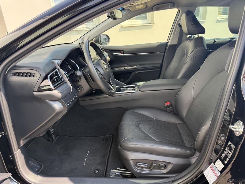 Toyota Camry 2,5 Executive VIP - fotka 9 z 21
