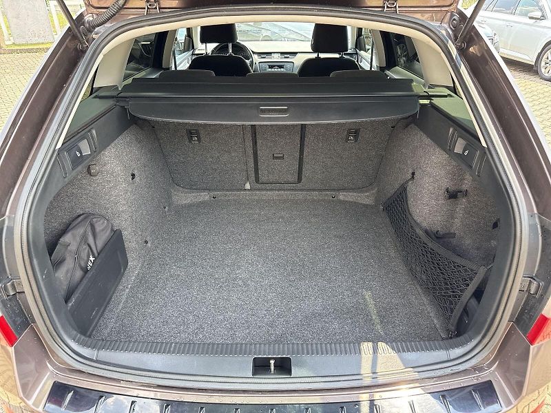 Škoda Octavia (2013) Combi 1.6 TDI Ambition - fotka 21 z 26