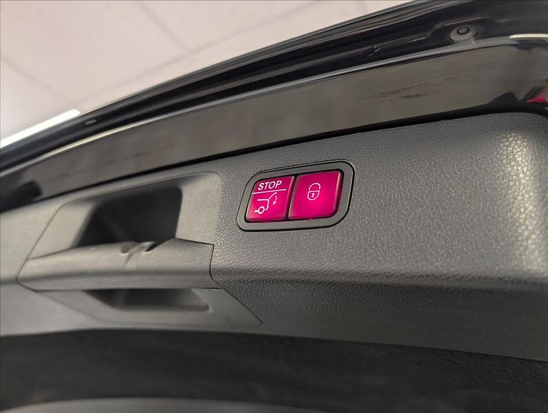 Mercedes-Benz Třídy E E300 DE EQ POWER 225 KW AMG - fotka 34 z 41
