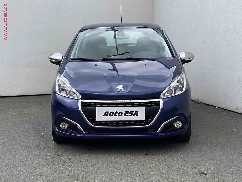 Peugeot 208 (2017) 1.2 PT, Allure, navi - fotka 2 z 15