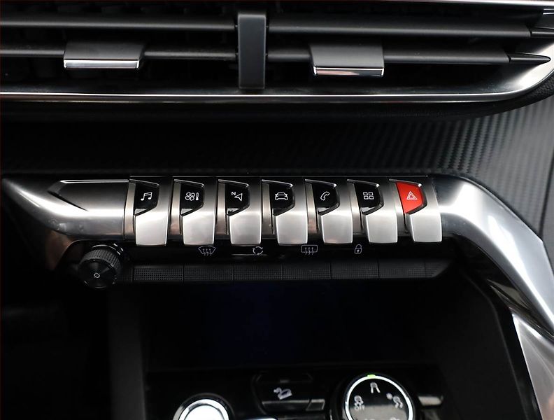 Peugeot 3008 (2017) 1.6 BlueHDi, Automat - fotka 11 z 18