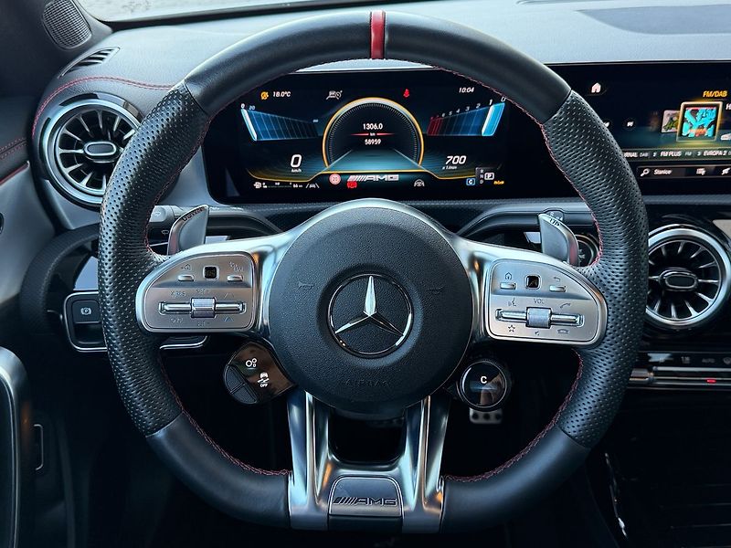 Mercedes-Benz CLA 35 AMG 4MATIC Premium - fotka 17 z 40