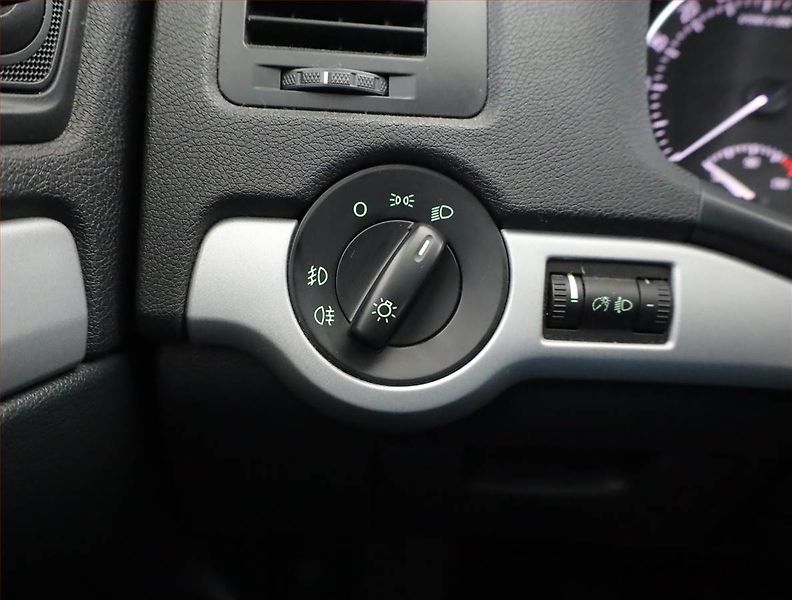 Škoda Octavia (2012) Ambition 1.6 TDI, Tempomat - fotka 11 z 13