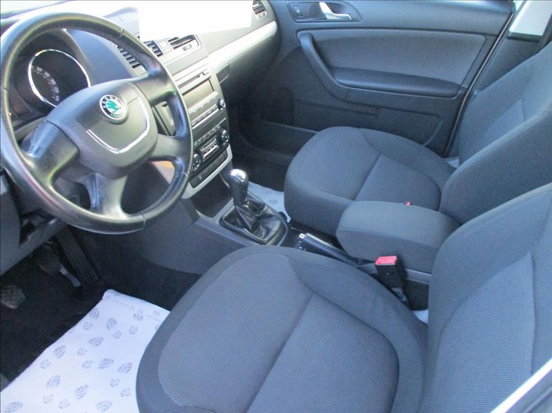 Škoda Yeti 1,2 TSI, serviska, aut. klima, - fotka 17 z 37