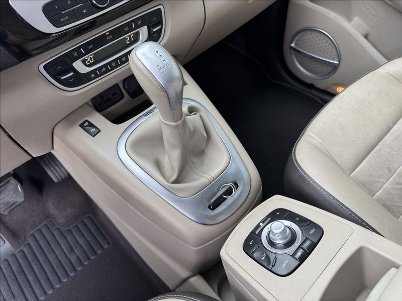 Renault Grand Scénic 1,5 dCi 7míst Navi Bose tažné - fotka 34 z 50