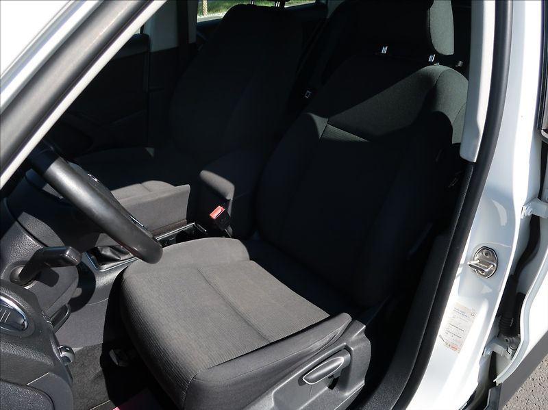 Volkswagen Tiguan 2,0 TDi,103kW,NovéČR,Aut.klima - fotka 10 z 21
