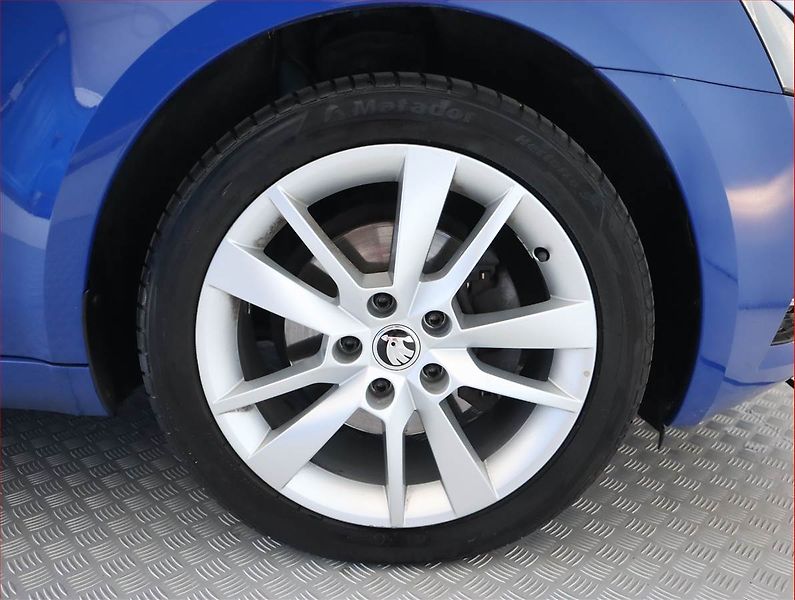 Škoda Octavia (2019) Ambition Plus 2.0 TDI, 4X4 - fotka 15 z 20